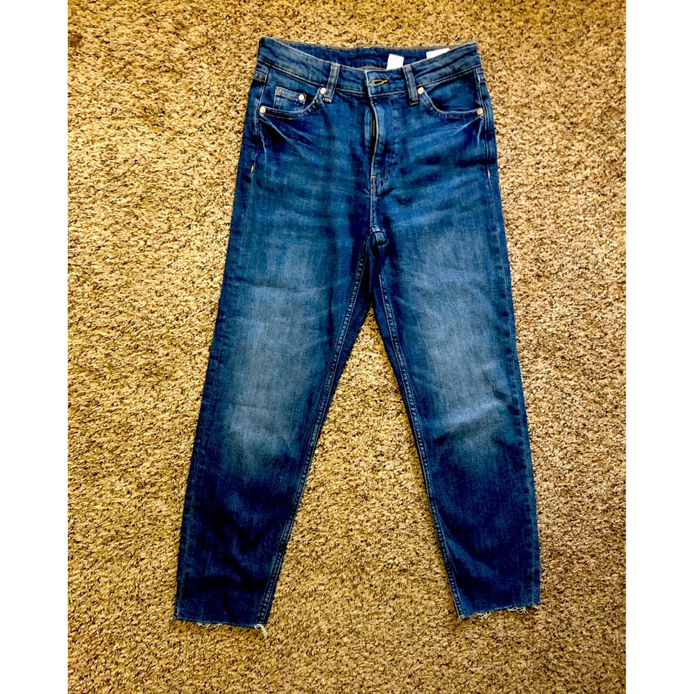 SOLD⭐️H&M⭐️High Waisted Jeans ⭐️